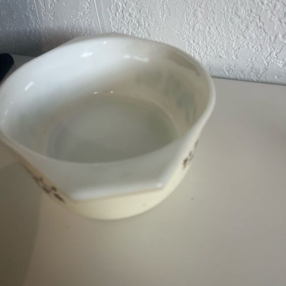 Vintage Original Pyrex golden acorn 1.5Q #043 no lid - Picture 5 of 11